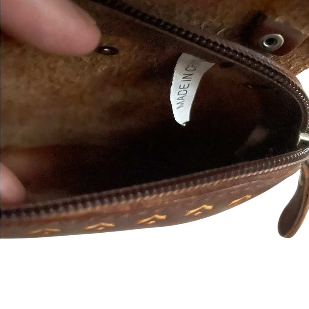 Whimsical Owl Genuine Leather Crossbody Purse Brown with zipper & magnetic flap - Picture 8 of 9